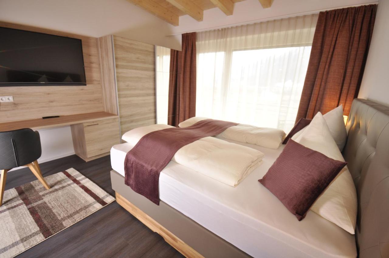 Hotel Martina Тельфс Экстерьер фото